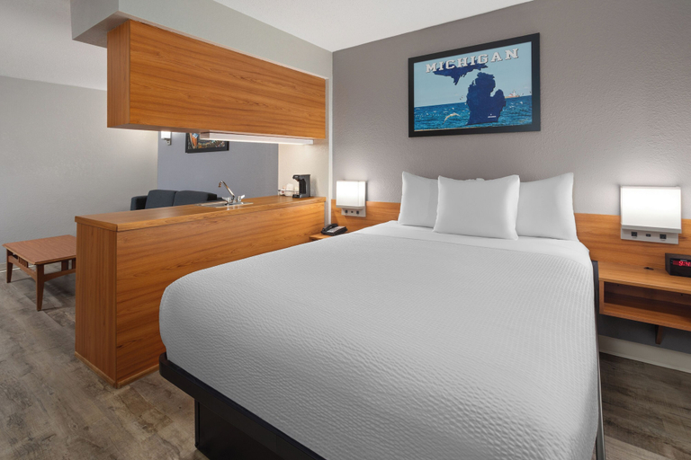 Bedroom 3, Microtel Inn & Suites by Wyndham Ann Arbor, Washtenaw