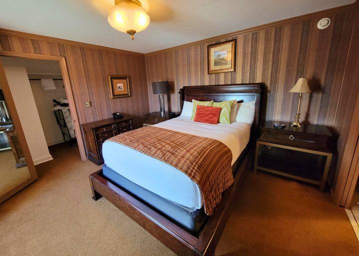 Bedroom 3, Altland House Inn and Suites, Adams