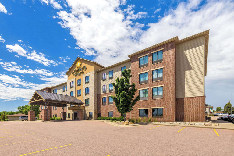 Exterior & Views 2, La Quinta Inn & Suites by Wyndham Sioux Falls, Minnehaha