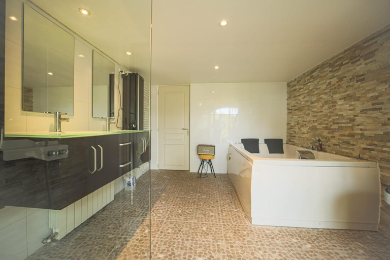 Bathroom 3, Villa raffinee avec piscine a Aubagne - Jacuzzi inclus, Bouches-du-Rhône