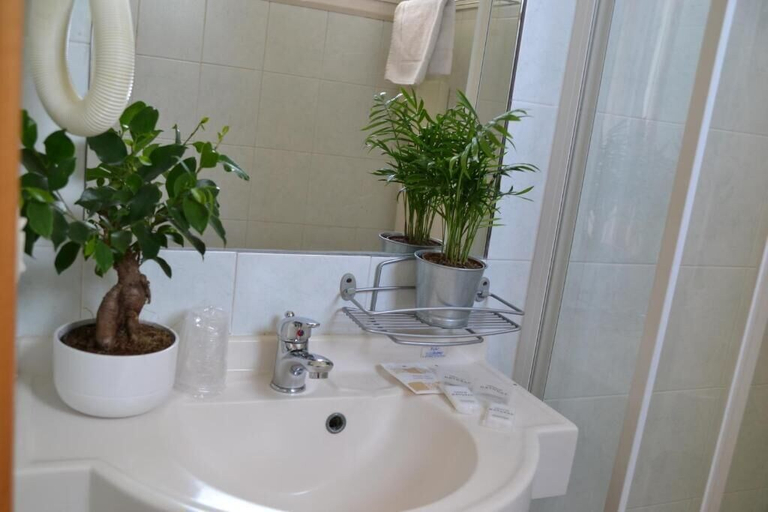 Bathroom 5, Hotel Apogeo, Rimini