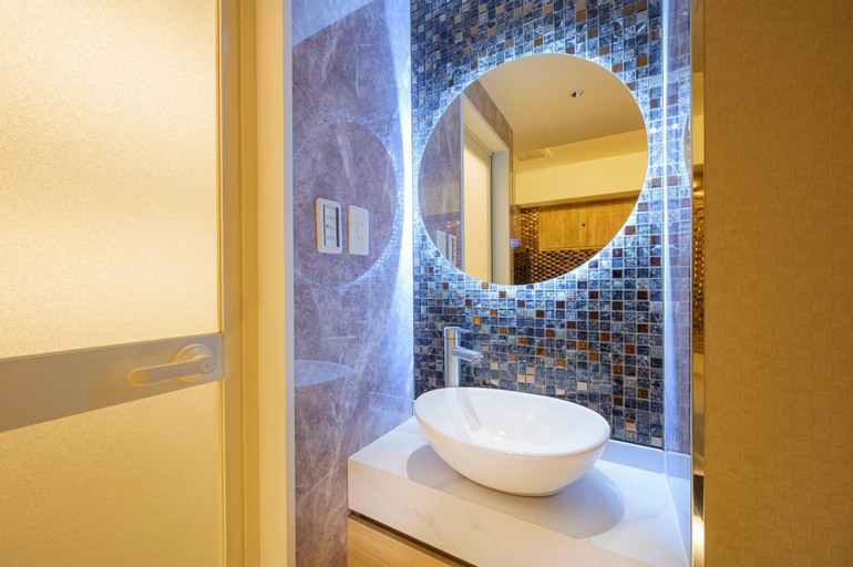 Bathroom 15