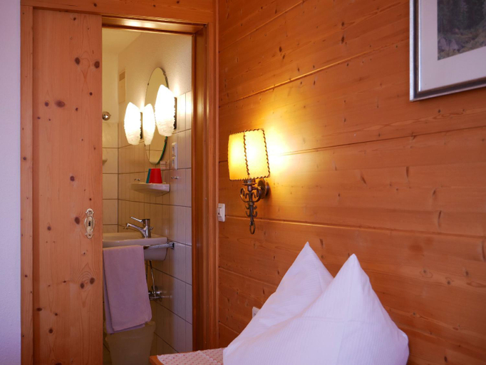 Bedroom 3, Gasthof Lowen, Breisgau-Hochschwarzwald