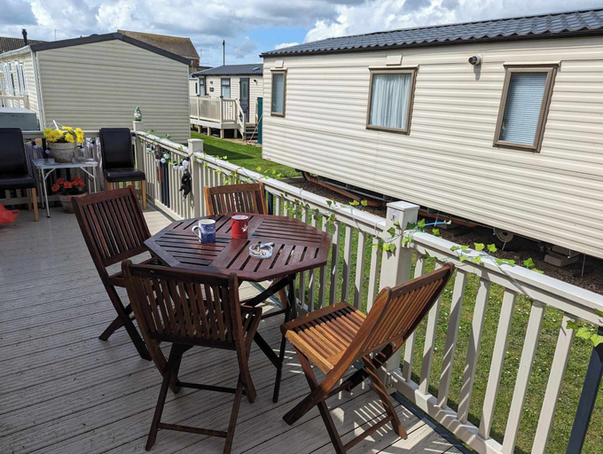 Property grounds, Serenity Place Caravan 2 Double Beds With Varanda, Lincolnshire