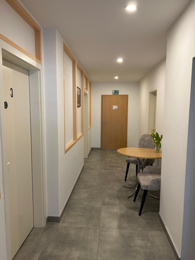 Others 3, M & M Hotel, Verden