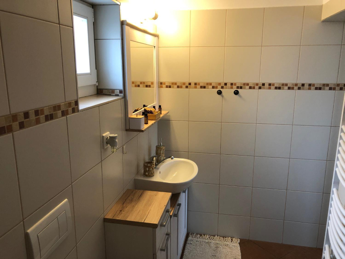 Bathroom 1, Dum na jihu Valtice, Břeclav