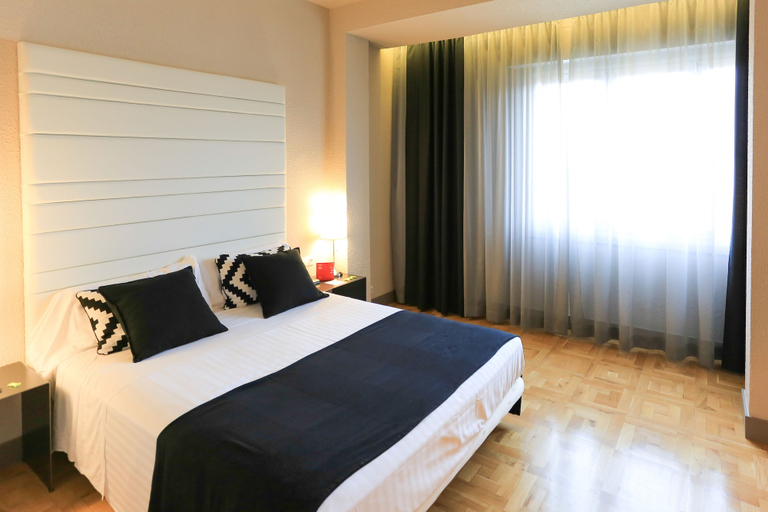 Bedroom 3, Hotel Leyre, Navarra