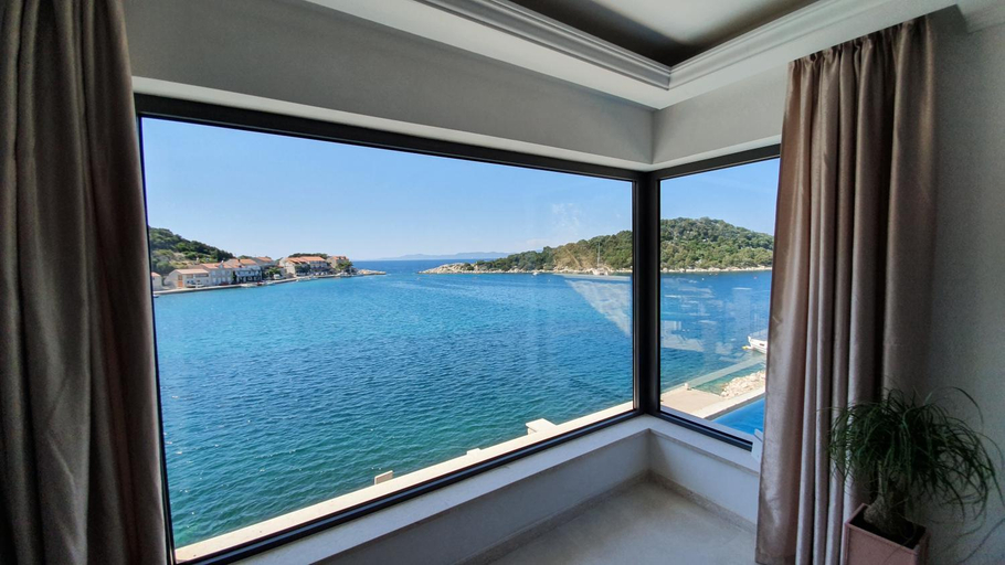Others 4, Augusta, Lastovo
