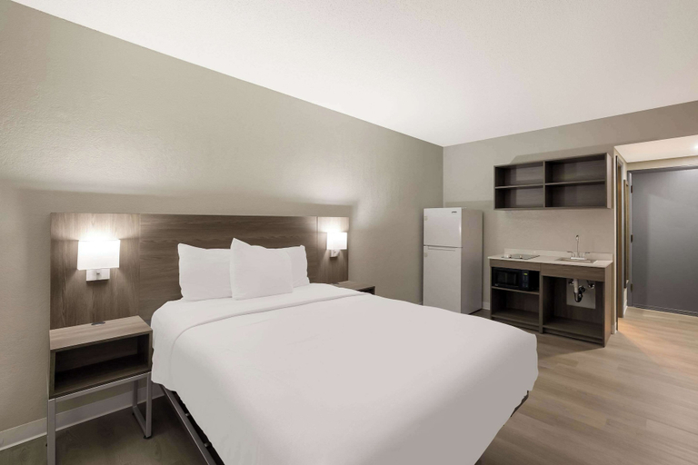 Bedroom 3, Suburban Studios Milwaukee Airport, Milwaukee