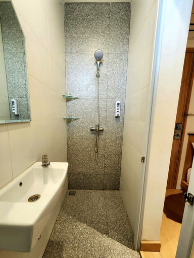 Bathroom 3, Mimaru Hotel Jakarta, Central Jakarta