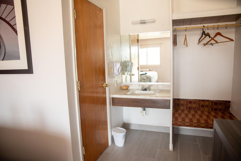 Bathroom 3, Americas Best Value Inn Vandalia, Fayette