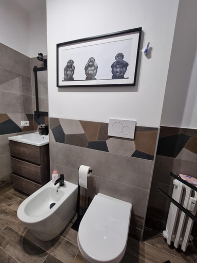 Bathroom 2, Juno Apartments ( Giove e Saturno), Rome