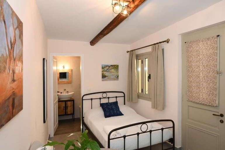 Bedroom 3, Elida Inn, Attica