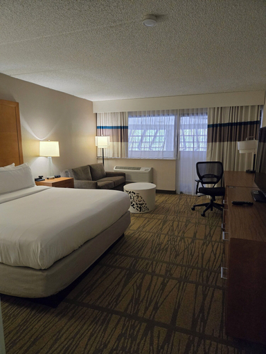 Bedroom 4, DoubleTree by Hilton Hotel Rochester, Monroe