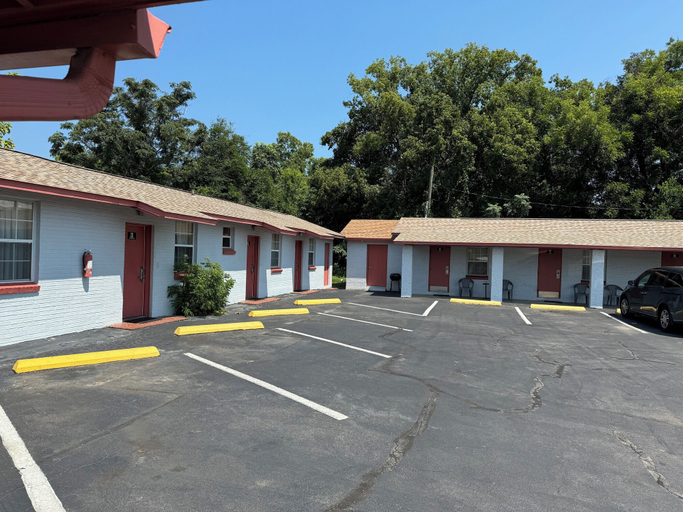 Exterior & Views 2, Snowbird Motel, Liberty