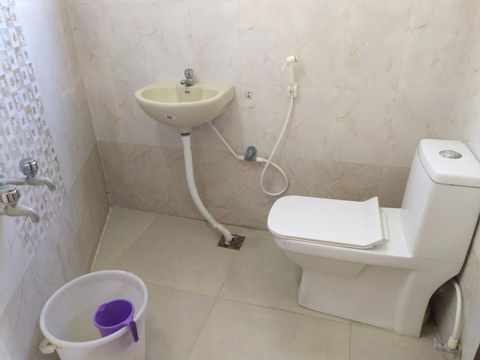 Bathroom 12
