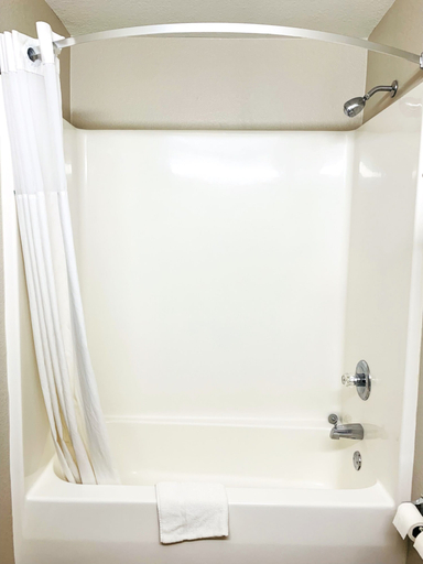 Bathroom 5, Days Inn & Suites by Wyndham Wynne, Cross