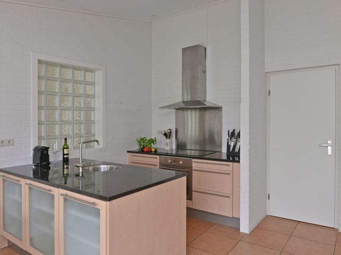 Private kitchen 3, Bungalow Near Lake Veere for Water Sports, Noord-Beveland