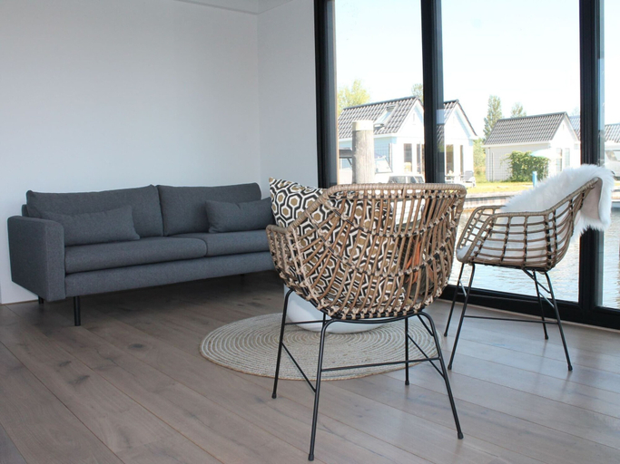 Living area, Houseboat in Stavoren With Waterfront Views, Nijefurd