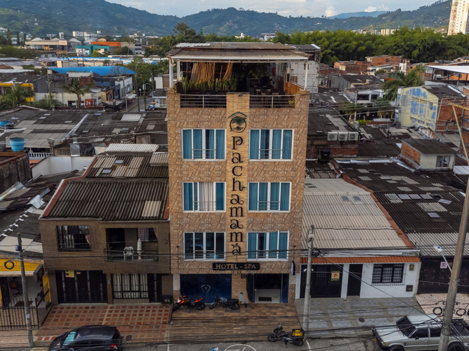 Exterior & Views