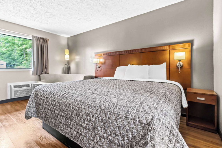Bedroom 3, Rodeway Inn Lexington West, Henderson