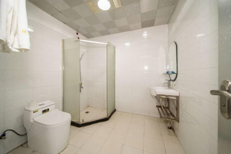 Bathroom 4, Yanyangtian Business Hotel, Yongzhou