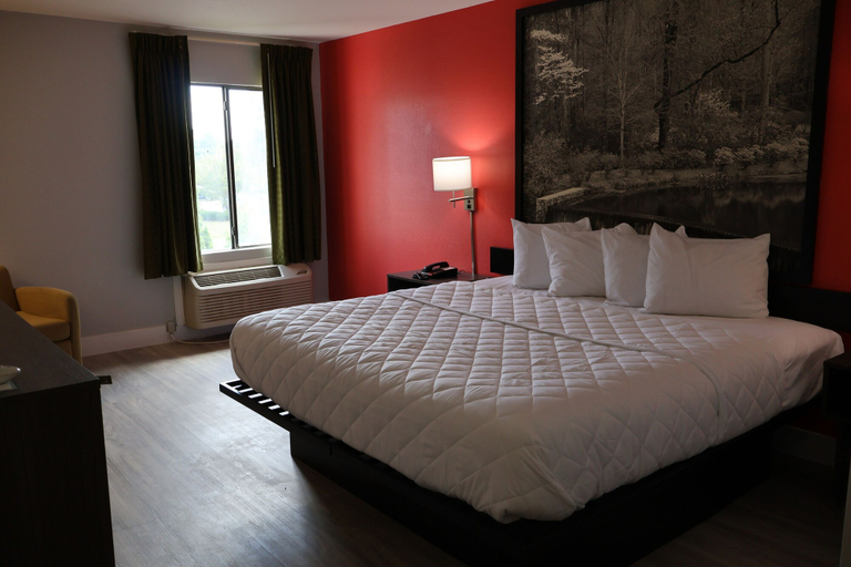 Bedroom 3, Super 8 by Wyndham Dawsonville, Dawson