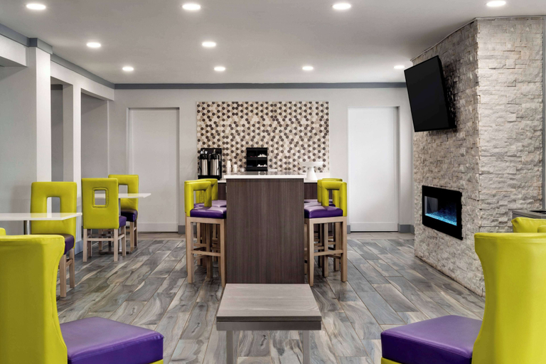 Food & Drinks 5, La Quinta Inn by Wyndham Birmingham - Inverness, Shelby