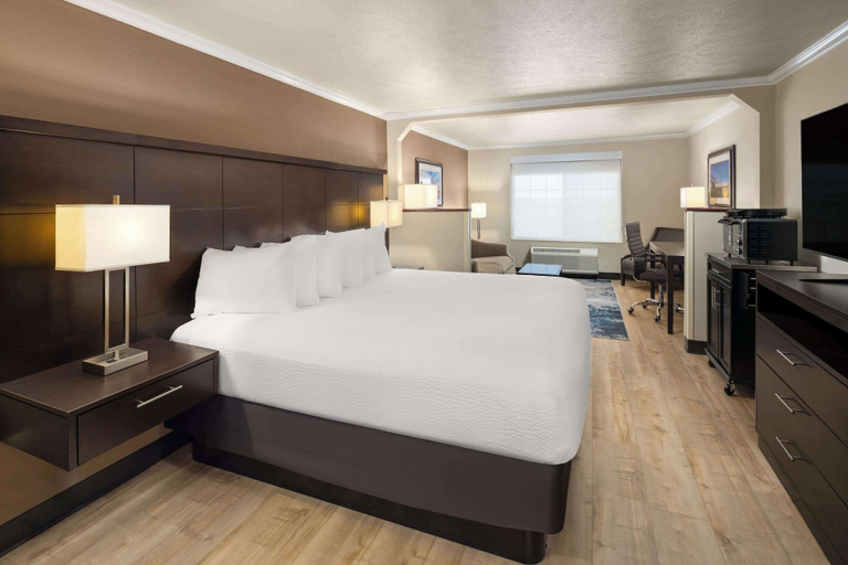 Bedroom 3, Ramada by Wyndham Moses Lake, Grant