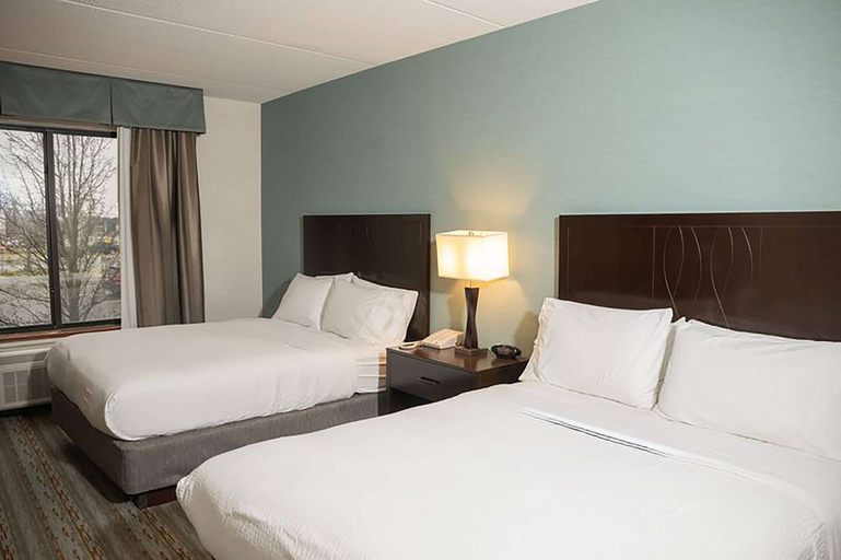 Bedroom 3, Wyndham Garden Erie, Erie