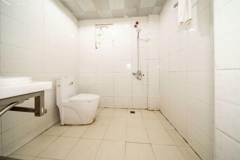 Bathroom 3, Yanyangtian Business Hotel, Yongzhou