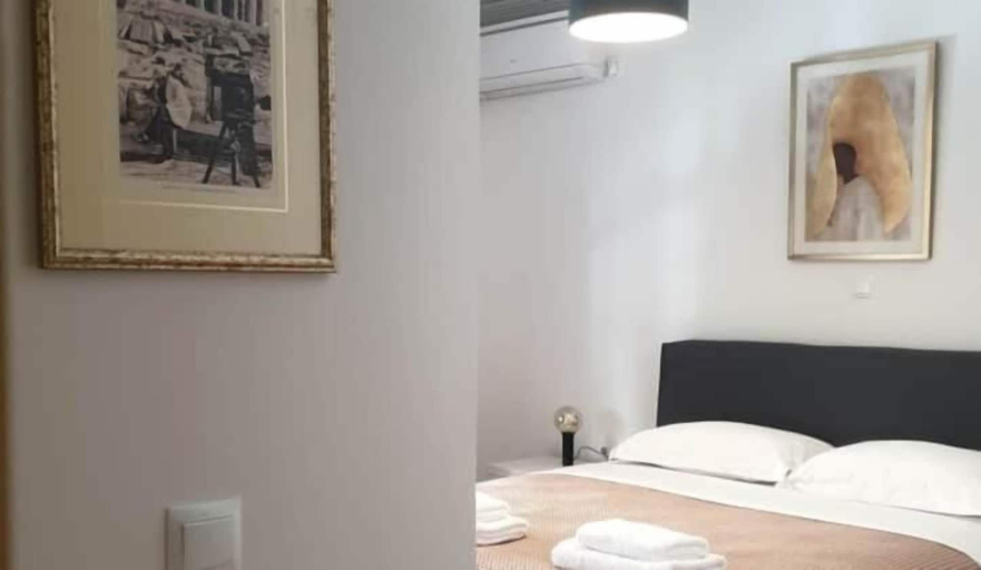 Room 4, Alter Ego Apartments, Attica