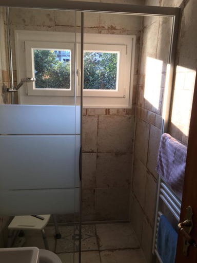 Others 3, Jolie chambre dans chalet, Nyon