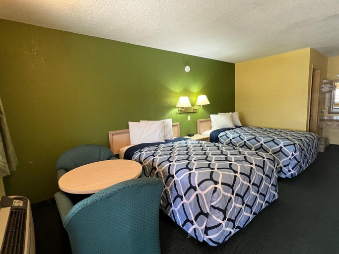 Bedroom 5, Antler's Inn, Dewitt