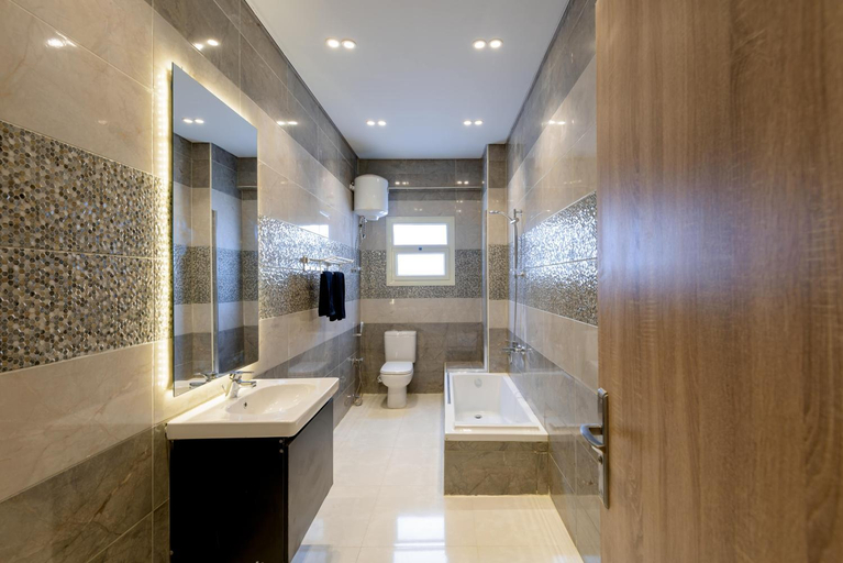 Shower 2, Travelholic 90 Residence, New Cairo 1