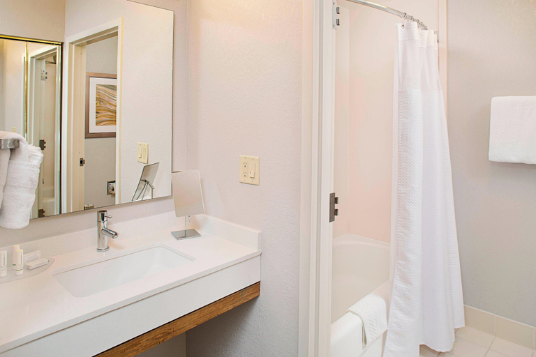 Bathroom 4, Courtyard West Palm Beach Airport, Palm Beach