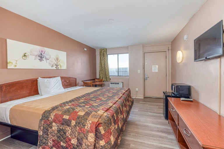 Bedroom 9
