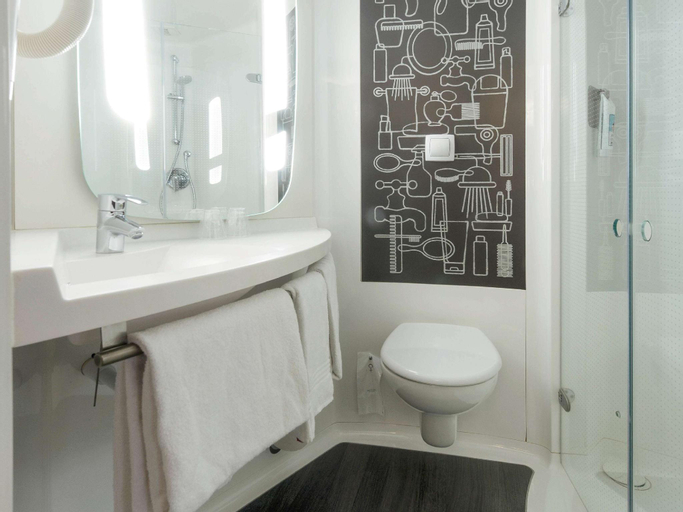 Bathroom 22