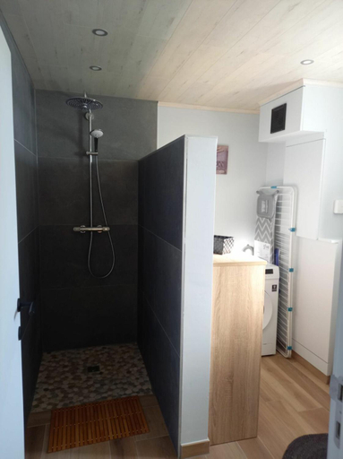 Bathroom 2, le Repaire des Loups, Hainaut