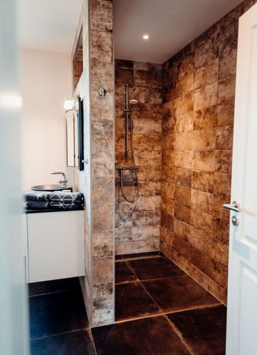 Bathroom 5, Loheide Modern Retreat, Nordfriesland