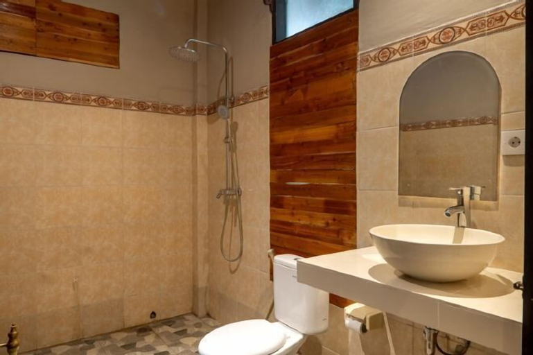 Bathroom 10