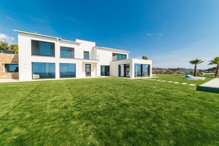 Villa Sabrina Riviera dei Fiori a Picco sul Mare con Piscina Privata ,WELLNESS & SPA, Imperia