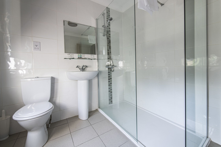 Bathroom 4, The Kirkhouse Inn, Stirling