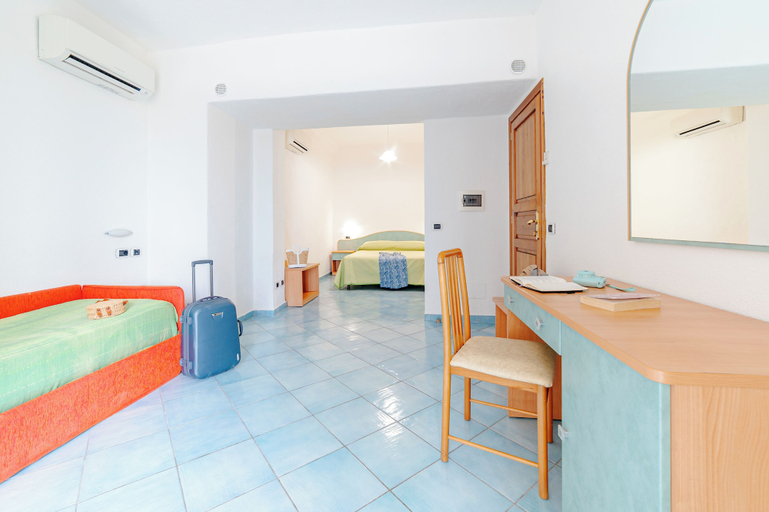Others 5, Hotel Poggio Del Sole, Napoli