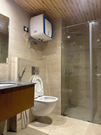Bathroom 4, Hotel Pine Heritage, Doda