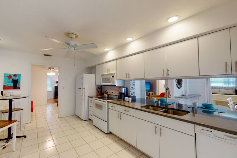 Food & Drinks, Sand Dollar Cottage, Sarasota