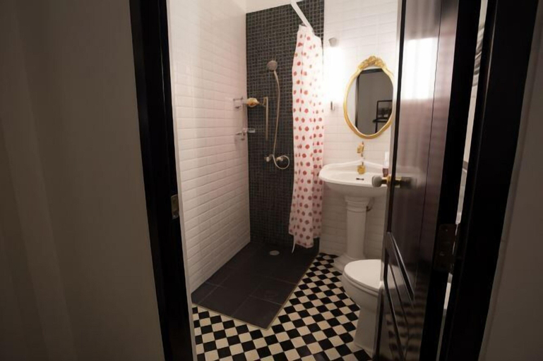 Bathroom 19