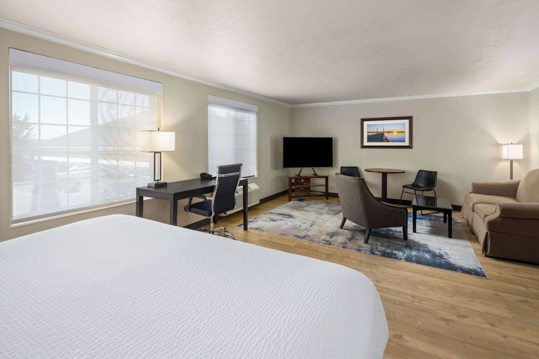Bedroom 3, Ramada by Wyndham Moses Lake, Grant
