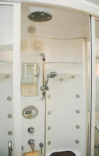 Bathroom 2, J's Place - Hotel & Suites, AbujaMun