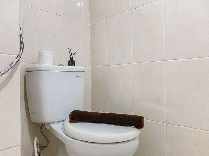 Bathroom 5, Best Place and Restful Studio at Apartment Springlake Summarecon Bekasi By Travelio, Bekasi